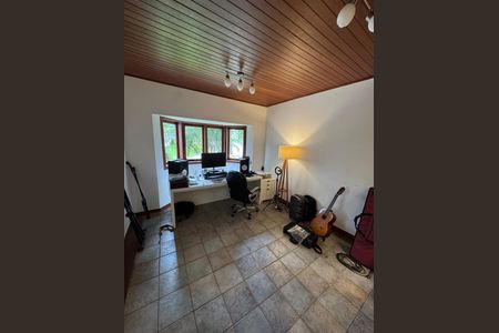 Casa de condomínio para alugar com 488m², 4 quartos e 4 vagas Casa de condomínio para alugar com 488m², 4 quartos e 4 vagasQuarto