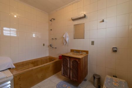 Casa à venda com 300m², 2 quartos e 2 vagasBanheiro Suíte