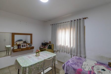 Casa à venda com 300m², 2 quartos e 2 vagasQuarto 