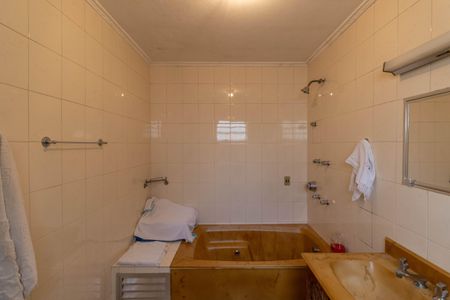 Casa à venda com 300m², 2 quartos e 2 vagasBanheiro Suíte