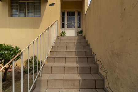 Casa à venda com 300m², 2 quartos e 2 vagasEscada