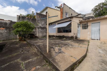 Casa à venda com 300m², 2 quartos e 2 vagasQuintal