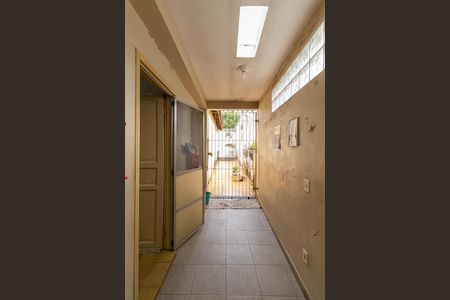 Casa à venda com 300m², 2 quartos e 2 vagasCorredor