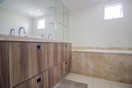 Apartamento para alugar com 169m², 3 quartos e 3 vagasBanheiro da Suíte 1