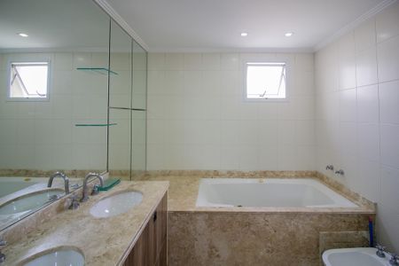 Apartamento para alugar com 169m², 3 quartos e 3 vagasBanheiro da Suíte 1