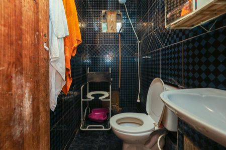 Banheiro de casa à venda com 2 quartos, 62m² em Parque Regina, São Paulo