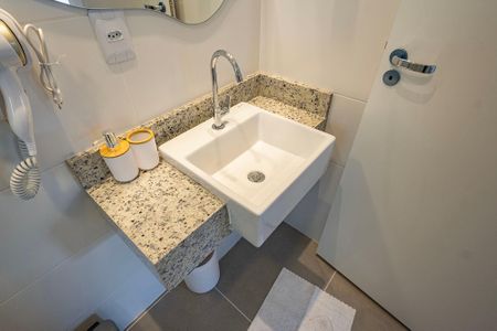 Banheiro de kitnet/studio à venda com 1 quarto, 25m² em Jardins, São Paulo