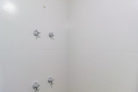 Banheiro de kitnet/studio à venda com 1 quarto, 23m² em Santo Amaro, São Paulo