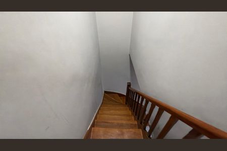 Casa à venda com 100m², 2 quartos e 1 vagaEscada