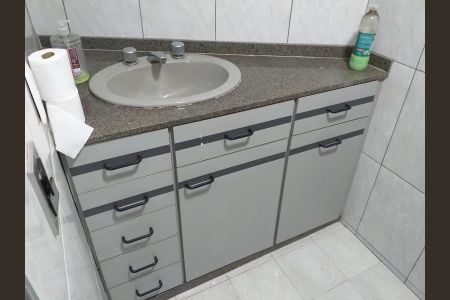 Apartamento à venda com 75m², 2 quartos e 1 vaga Apartamento à venda com 75m², 2 quartos e 1 vagaBanheiro