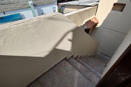 Casa de condomínio para alugar com 65m², 2 quartos e sem vaga Casa de condomínio para alugar com 65m², 2 quartos e sem vagaEscada