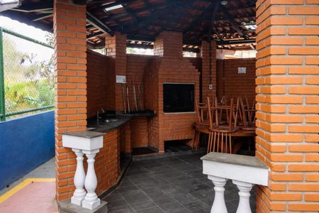 Apartamento à venda com 78m², 3 quartos e 1 vagaCozinha com piso de porcelanato, bancada de granito e churrasqueira.