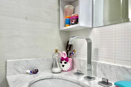 Apartamento à venda com 107m², 4 quartos e 2 vagas Apartamento à venda com 107m², 4 quartos e 2 vagasBanheiro da Suíte 2