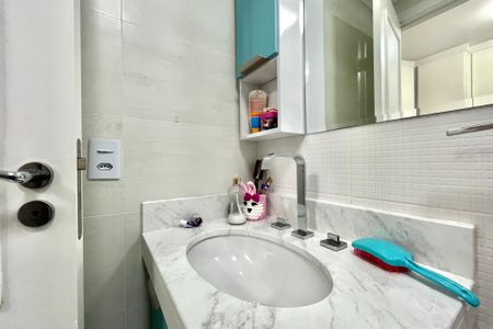 Apartamento à venda com 107m², 4 quartos e 2 vagas Apartamento à venda com 107m², 4 quartos e 2 vagasBanheiro da Suíte 2