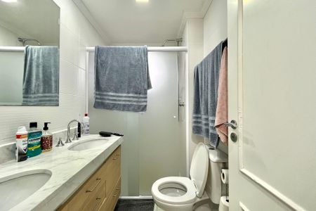 Apartamento à venda com 107m², 4 quartos e 2 vagas Apartamento à venda com 107m², 4 quartos e 2 vagasBanheiro da Suíte 1