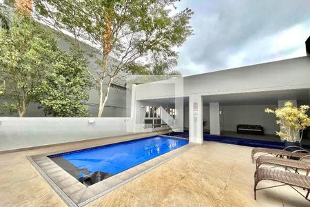 Apartamento à venda com 107m², 4 quartos e 2 vagas Apartamento à venda com 107m², 4 quartos e 2 vagasÁrea comum - Piscina