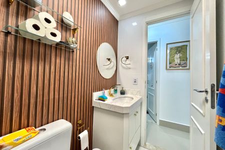 Apartamento à venda com 107m², 4 quartos e 2 vagas Apartamento à venda com 107m², 4 quartos e 2 vagasBanheiro Corredor