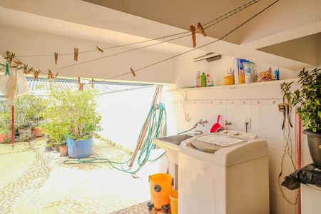 Casa à venda com 340m², 3 quartos e 2 vagasÁrea de serviço