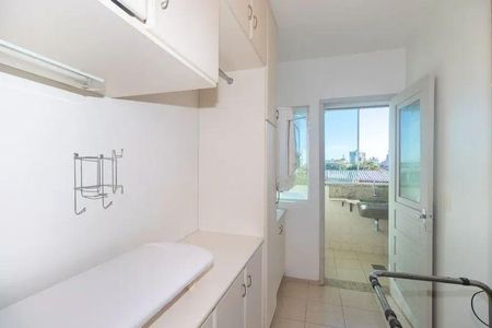 Apartamento à venda com 230m², 2 quartos e 1 vagaÁrea de Serviço