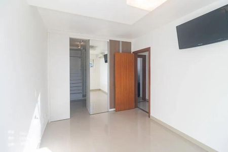 Quarto 1 de apartamento para alugar com 2 quartos, 230m² em São João, Porto Alegre