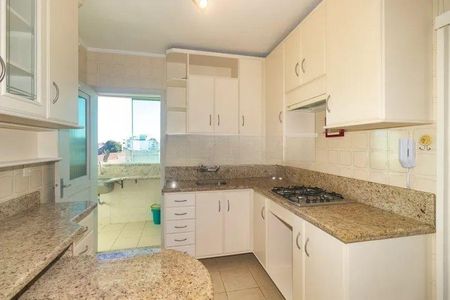 Cozinha de apartamento para alugar com 2 quartos, 230m² em São João, Porto Alegre