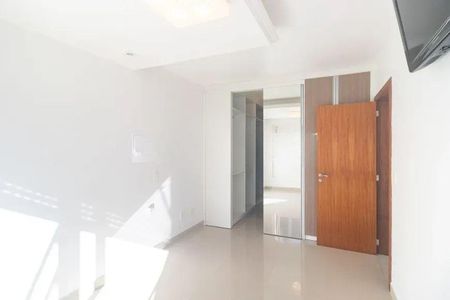 Quarto 1 de apartamento para alugar com 2 quartos, 230m² em São João, Porto Alegre