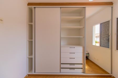 Casa de condomínio para alugar com 78m², 2 quartos e 1 vagaQuarto 1 - Armários