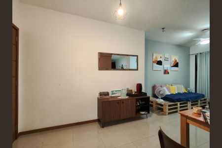 Apartamento à venda com 75m², 2 quartos e 1 vagaSala