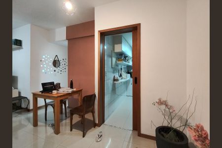Apartamento à venda com 75m², 2 quartos e 1 vagaSala