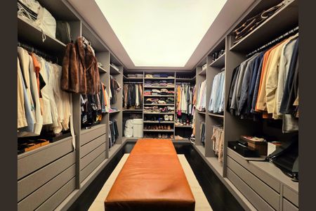 Apartamento à venda com 202m², 2 quartos e 3 vagas Apartamento à venda com 202m², 2 quartos e 3 vagasCloset da suíte 1