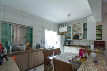 Casa à venda com 169m², 3 quartos e 2 vagas Casa à venda com 169m², 3 quartos e 2 vagasCozinha