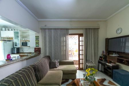 Casa à venda com 169m², 3 quartos e 2 vagas Casa à venda com 169m², 3 quartos e 2 vagasSala