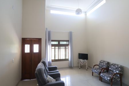 Sala de TV de casa à venda com 3 quartos, 163m² em Mathias Velho, Canoas