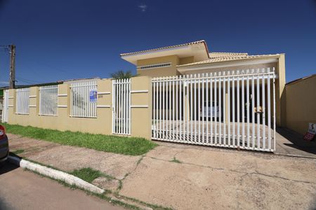 Casa à venda com 163m², 3 quartos e 4 vagasFachada