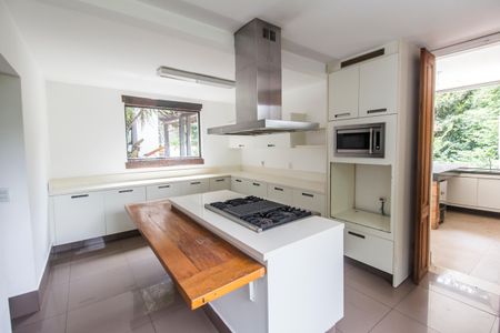 Casa de condomínio à venda com 1880m², 5 quartos e 4 vagas Casa de condomínio à venda com 1880m², 5 quartos e 4 vagasCozinha