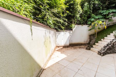 Casa de condomínio à venda com 1880m², 5 quartos e 4 vagas Casa de condomínio à venda com 1880m², 5 quartos e 4 vagasÁrea de Serviço