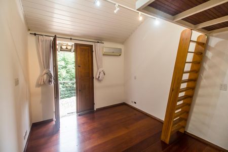 Casa de condomínio à venda com 1880m², 5 quartos e 4 vagas Casa de condomínio à venda com 1880m², 5 quartos e 4 vagasSuíte 1