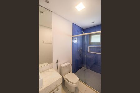 Casa de condomínio à venda com 1880m², 5 quartos e 4 vagas Casa de condomínio à venda com 1880m², 5 quartos e 4 vagasBanheiro da Suíte