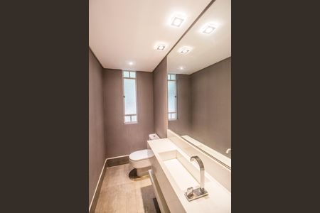 Casa de condomínio à venda com 1880m², 5 quartos e 4 vagas Casa de condomínio à venda com 1880m², 5 quartos e 4 vagasLavabo