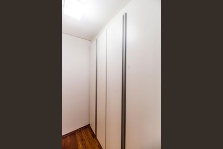 Casa de condomínio à venda com 1880m², 5 quartos e 4 vagas Casa de condomínio à venda com 1880m², 5 quartos e 4 vagasSuíte 3