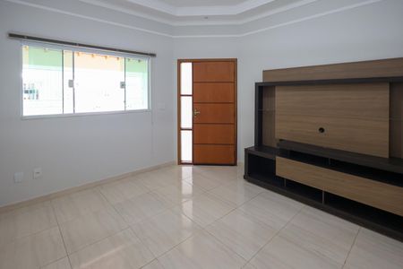 Casa para alugar com 100m², 3 quartos e 2 vagas Casa para alugar com 100m², 3 quartos e 2 vagasSala
