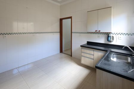Casa para alugar com 100m², 3 quartos e 2 vagas Casa para alugar com 100m², 3 quartos e 2 vagasCozinha