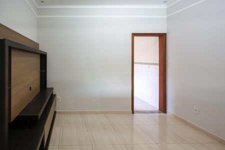 Casa para alugar com 100m², 3 quartos e 2 vagas Casa para alugar com 100m², 3 quartos e 2 vagasSala