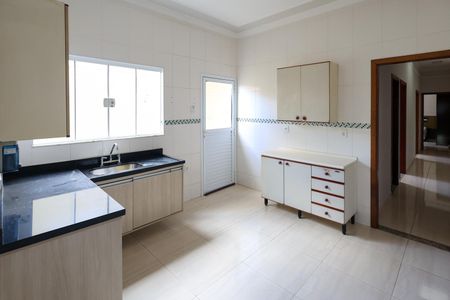 Casa para alugar com 100m², 3 quartos e 2 vagas Casa para alugar com 100m², 3 quartos e 2 vagasCozinha