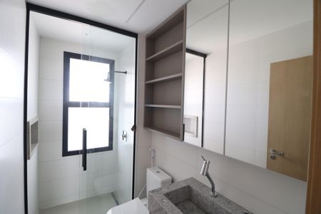 Apartamento para alugar com 225m², 4 quartos e 4 vagasBanheiro do Quarto 2