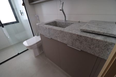 Apartamento para alugar com 225m², 4 quartos e 4 vagasBanheiro do Quarto 2