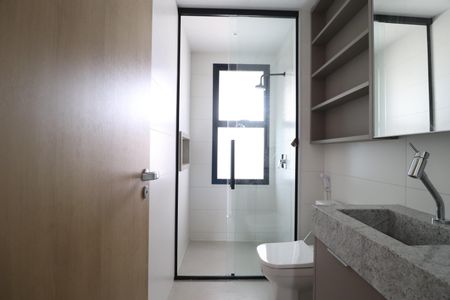 Apartamento para alugar com 225m², 4 quartos e 4 vagasBanheiro do Quarto 2