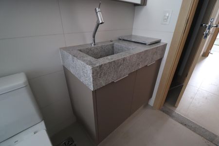 Apartamento para alugar com 225m², 4 quartos e 4 vagasBanheiro do Quarto 2