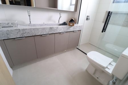Apartamento para alugar com 225m², 4 quartos e 4 vagasBanheiro do Quarto 4