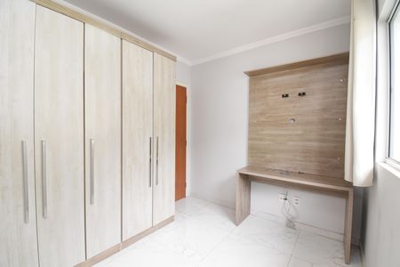 Quarto 1 de apartamento para alugar com 3 quartos, 64m² em Santa Cândida, Curitiba